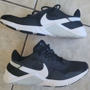 Nike Mens Black and White Athletic Shoes